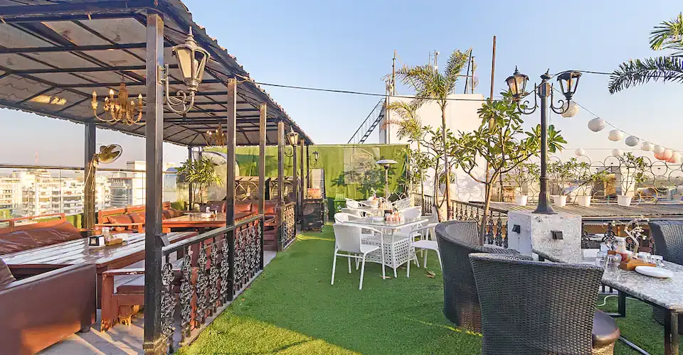 SKYZA Rooftop Lounge